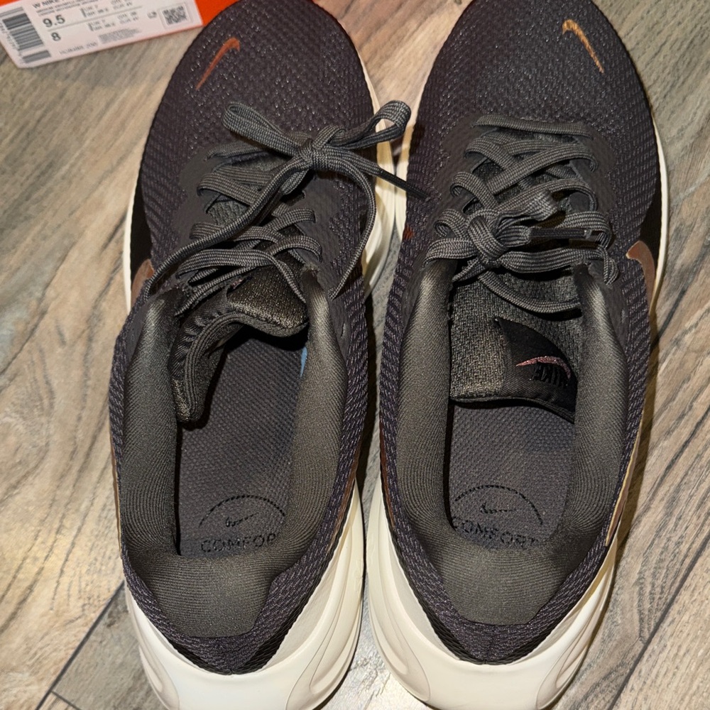Nike Revolution 8 Running Shoe - Women's Sz 9.5 - Picture 9 of 10